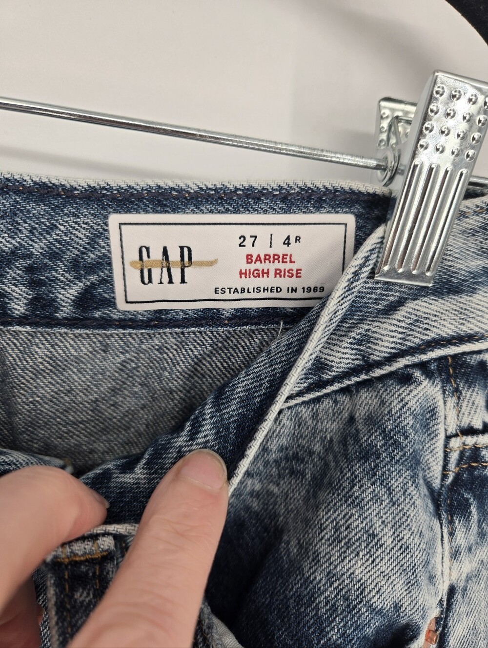 NWOT Gap high rise crossover barrel Jean Light Wash 27 4 - Picture 4 of 11